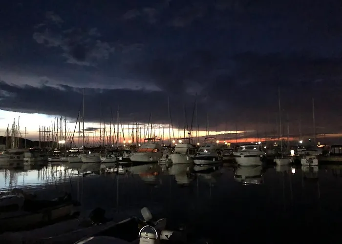 ゲストハウス & Nardin *